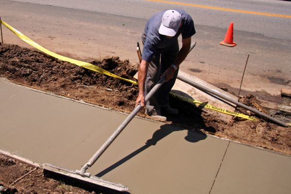 Sidewalk Cementing in Draper